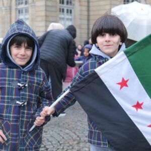 Comme partout dans le monde, les Syrien-nes ont fêté dimanche, dans la liesse, à Rennes, la chute inespérée du Régime sanguinaire de Bachar al-Assad