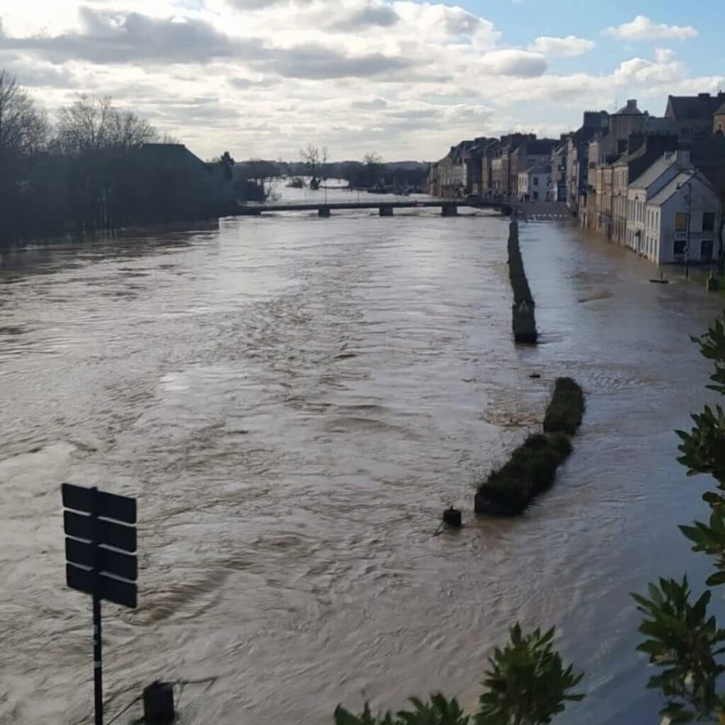 Inondations à Redon : face à la crise, la solidarité populaire